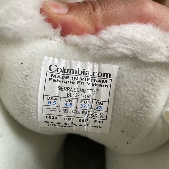 Columbia snow boots. This is my daughter’s shoes, a little small right now . - Picture 6 of 6